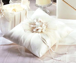 Amour Ring Pillow Amour Ring Pillow