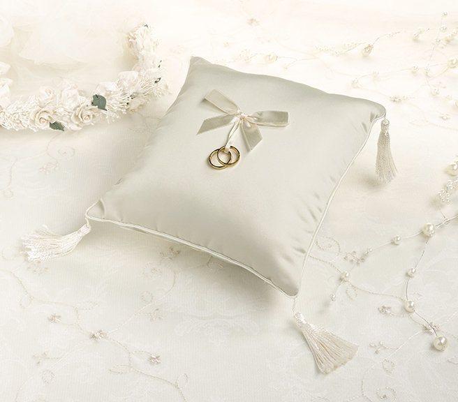 Plain Stain Ring Pillow - Ivory